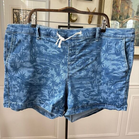 Torrid 4.5 Inch Weekend Super Soft Mid-Rise Short Tropical Print $55 3X 3 - Picture 1 of 8
